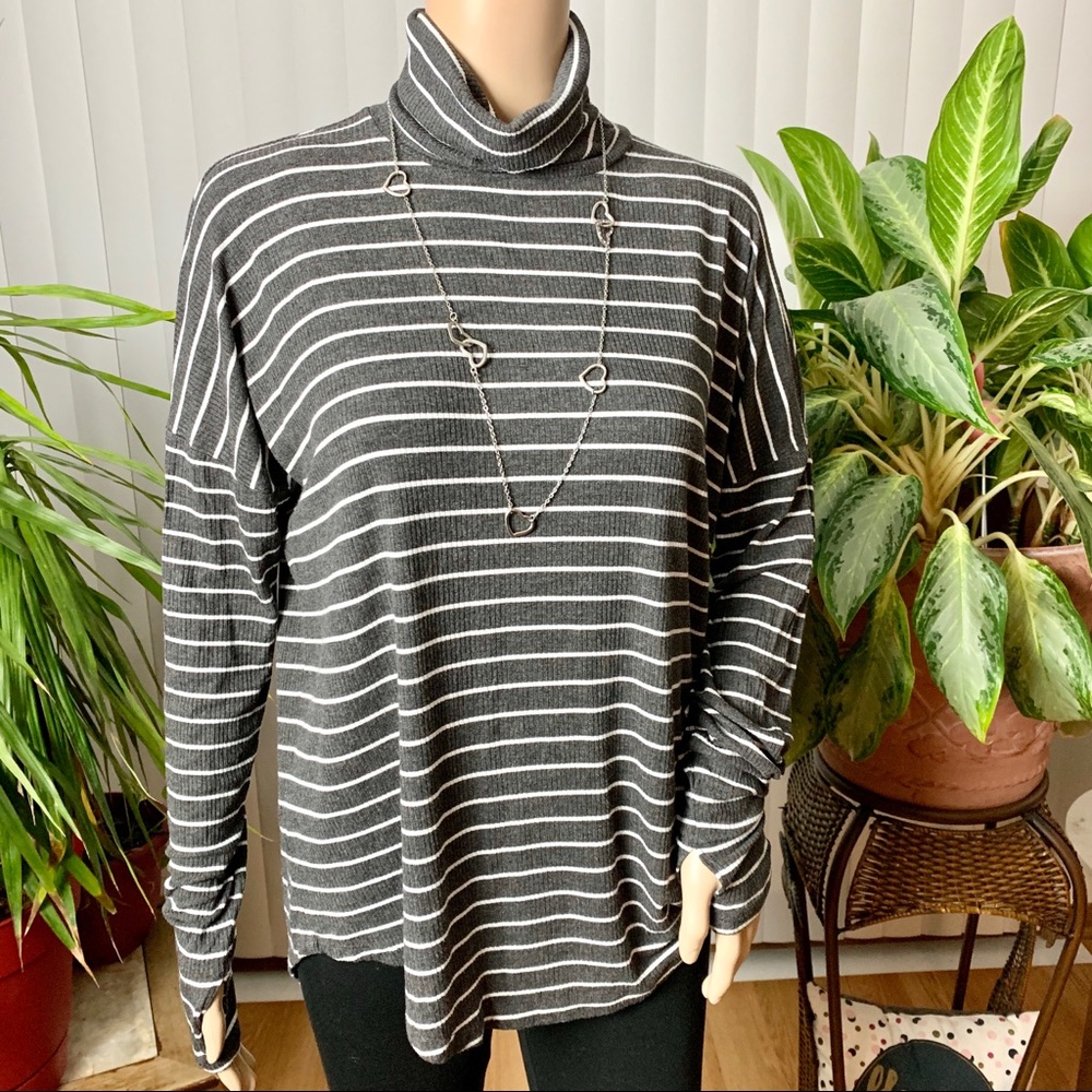 Michael Kors Stripe Turtle Neck W/ Thumb holes (m)
